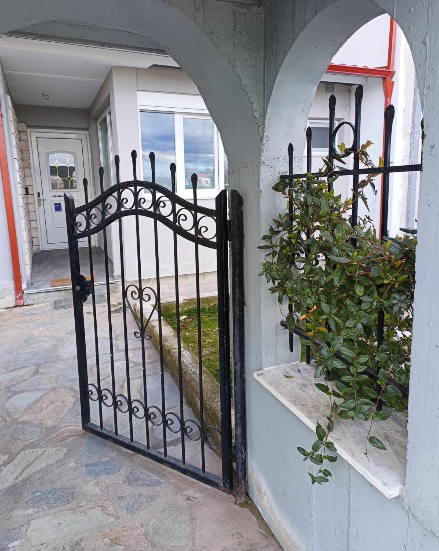 Polys Apartment And Paraskevi Studio With View Ptolemaida Exterior photo