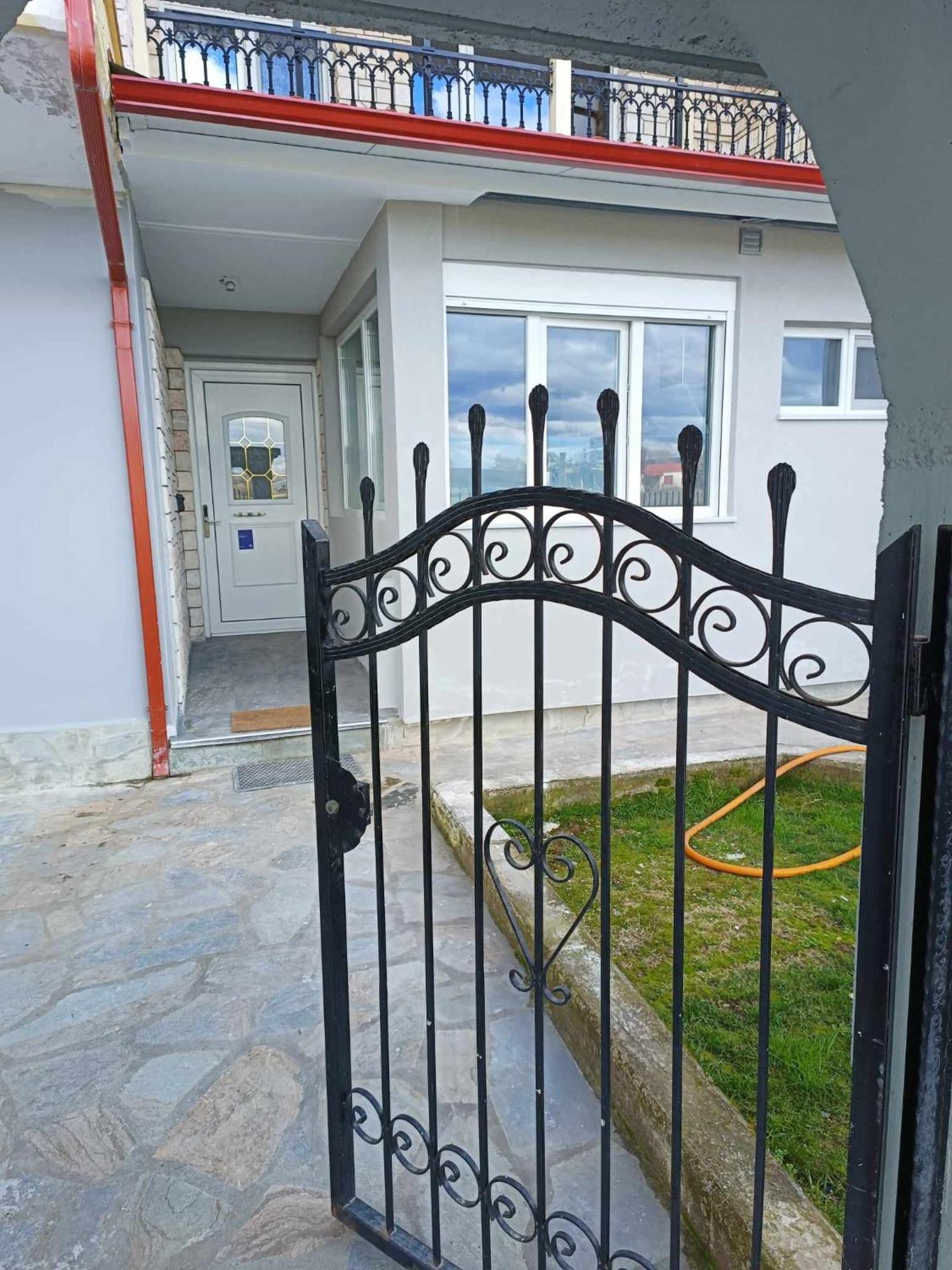 Polys Apartment And Paraskevi Studio With View Ptolemaida Exterior photo